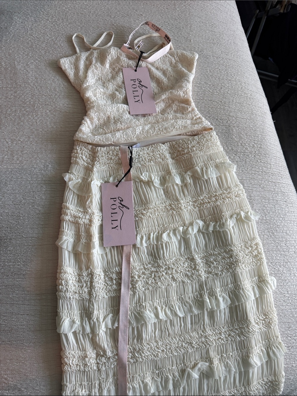 Oh Polly Cream Ruffled set - Picture 4 of 4